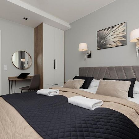 Stunning Family Apartment Ursynow With Parking & Balcony By Noclegi Renters Варшава Экстерьер фото