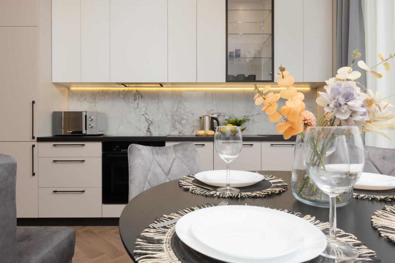 Stunning Family Apartment Ursynow With Parking & Balcony By Noclegi Renters Варшава Экстерьер фото
