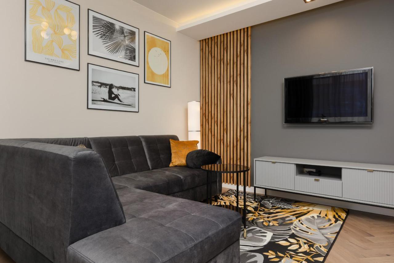 Stunning Family Apartment Ursynow With Parking & Balcony By Noclegi Renters Варшава Экстерьер фото